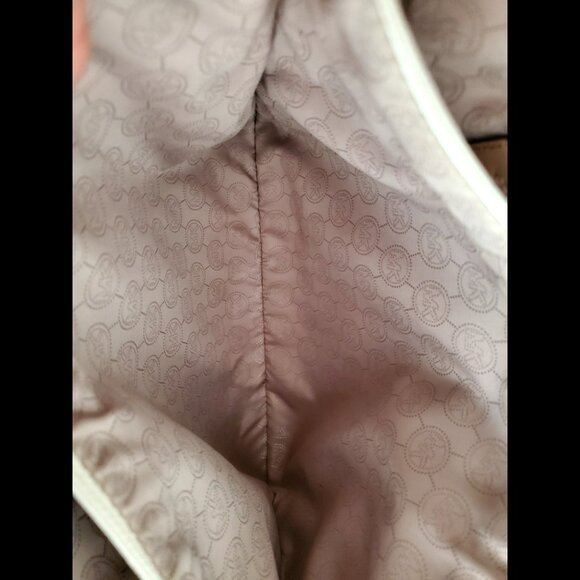 MK Michal Kors Signature Classic Tote Bag - Picture 11 of 15